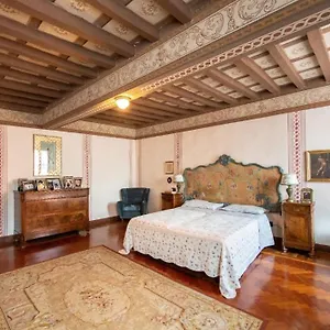 Ottocentesca Immersa Nel , Montecavolo Italia